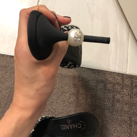 SOLD-Chanel tweed black and white mules 37 - Picture 4 of 12